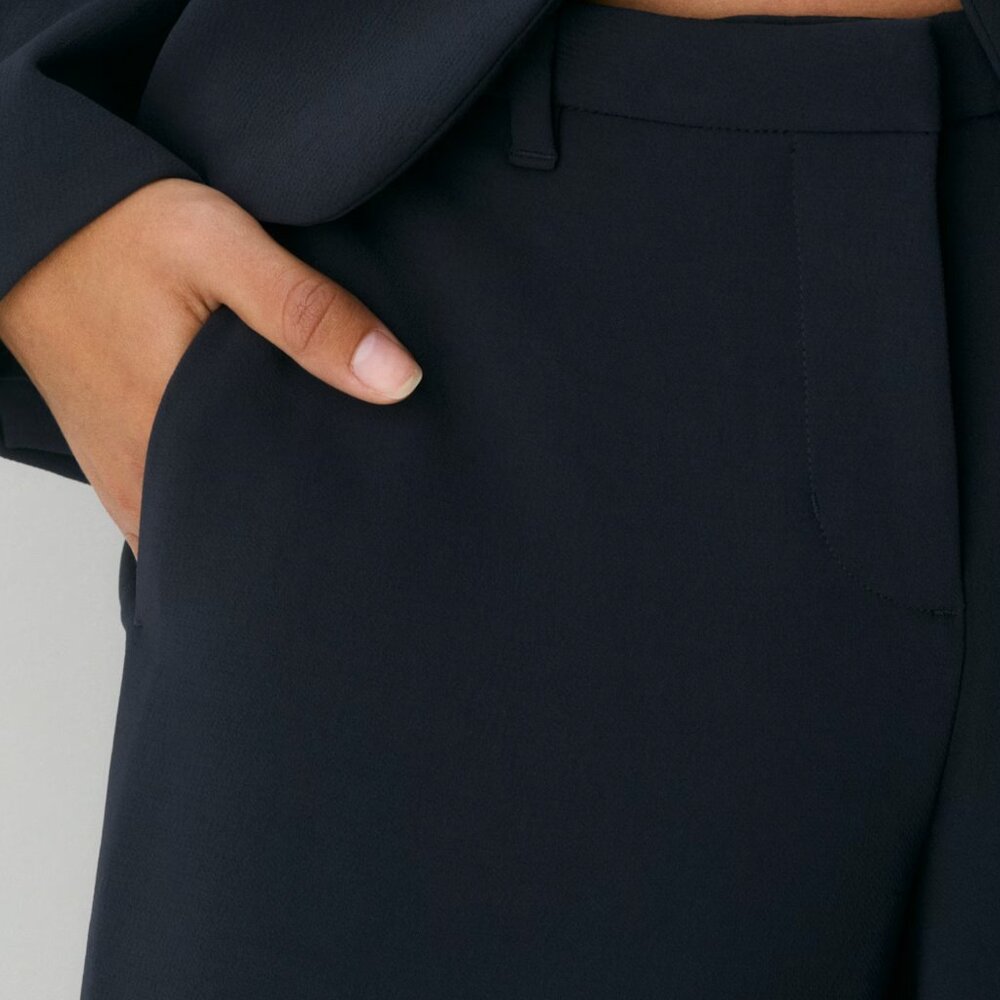Aritzia Strata Pant - Wilfred - Size 6 - Black - Picture 3 of 7